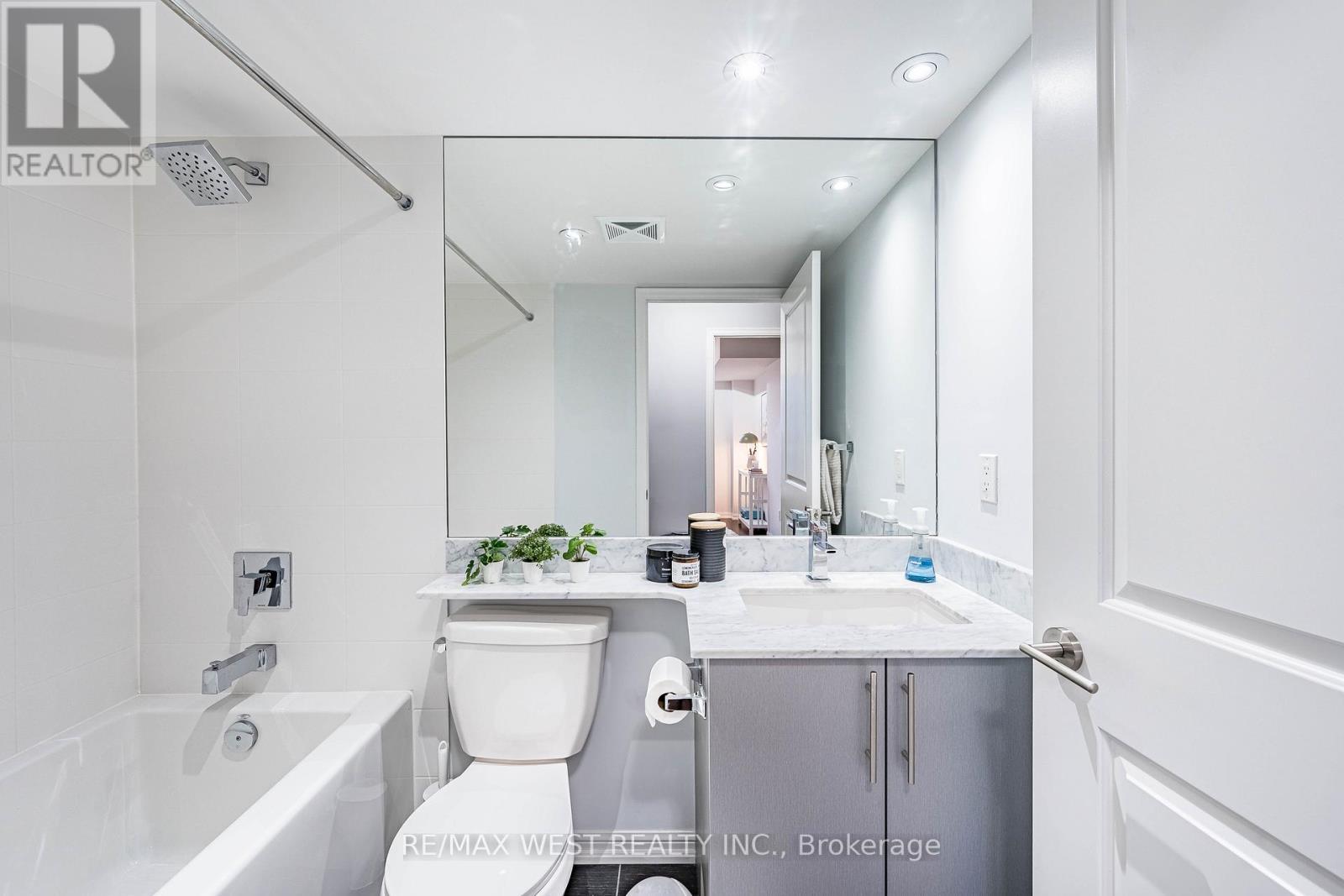 501 - 85 East Liberty Street, Toronto, ON - Indoor Photo Showing Bathroom