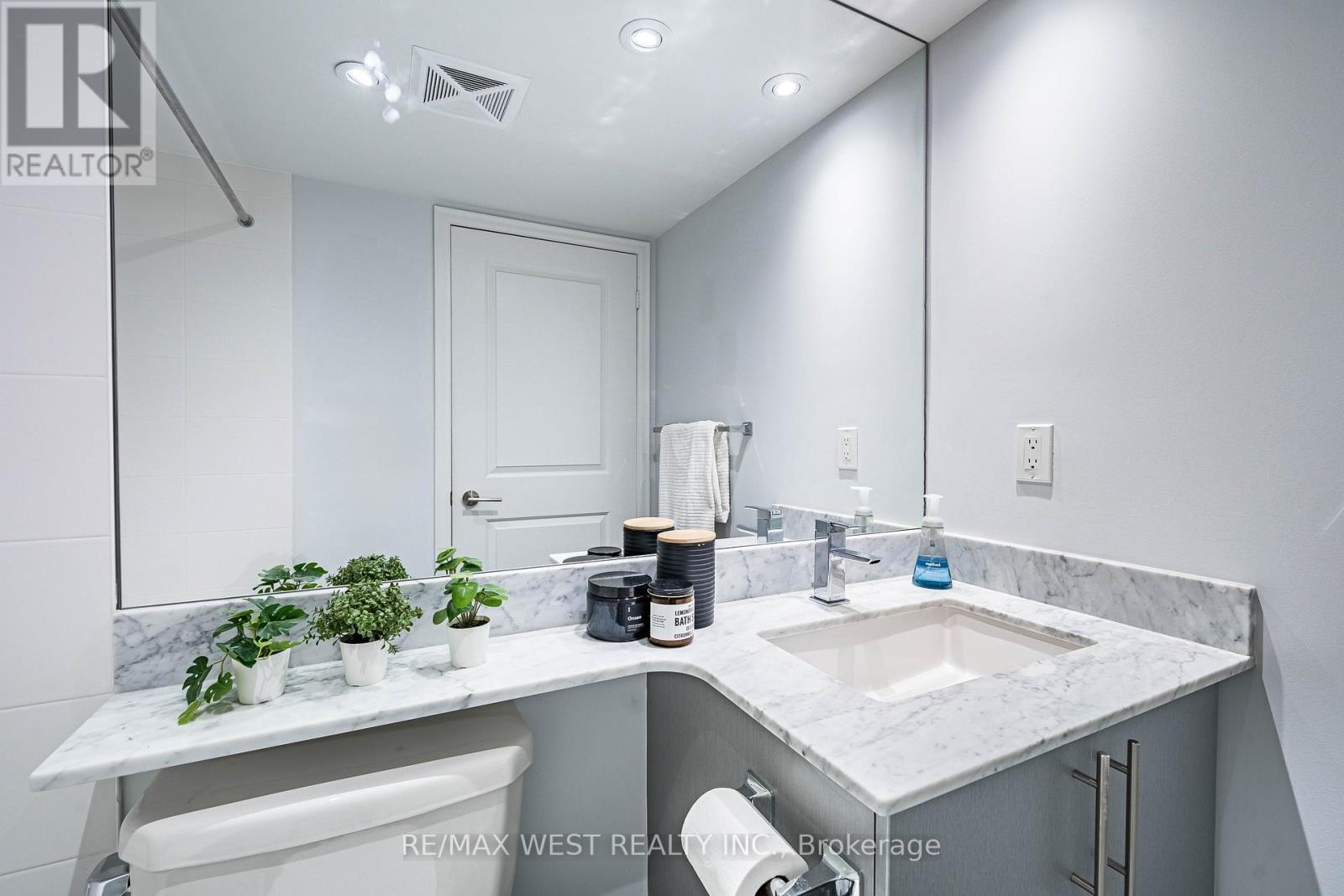501 - 85 East Liberty Street, Toronto, ON - Indoor Photo Showing Bathroom
