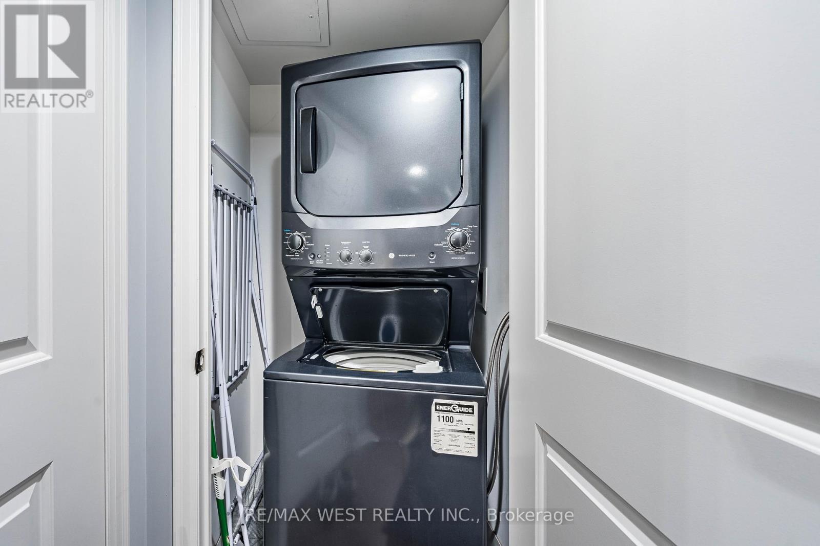 501 - 85 East Liberty Street, Toronto, ON - Indoor Photo Showing Laundry Room