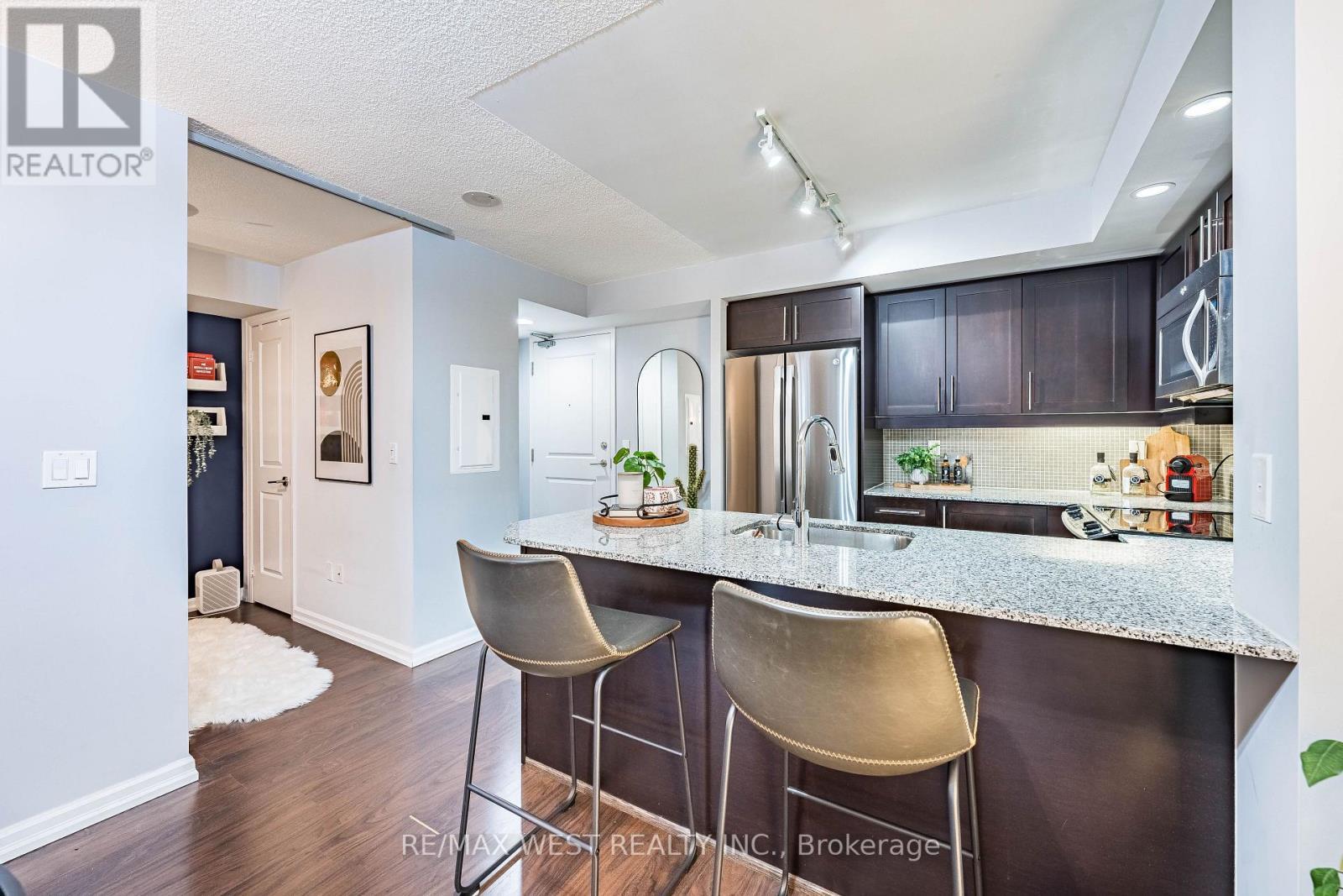 501 - 85 East Liberty Street, Toronto, ON - Indoor Photo Showing Kitchen With Upgraded Kitchen
