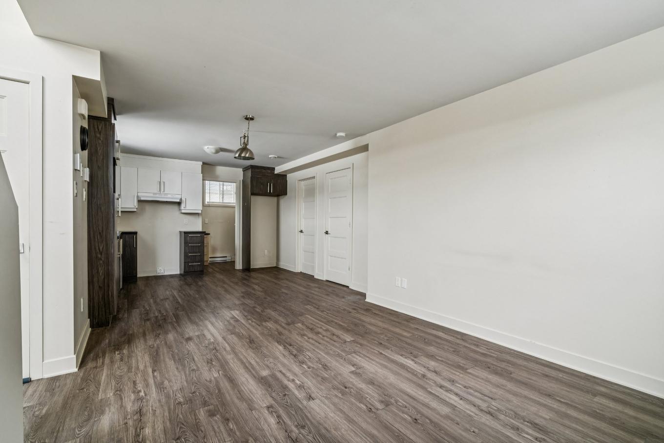 Living room - 16 - 16A Rue Lavigne, Brownsburg-Chatham, QC - Indoor Photo Showing Other Room