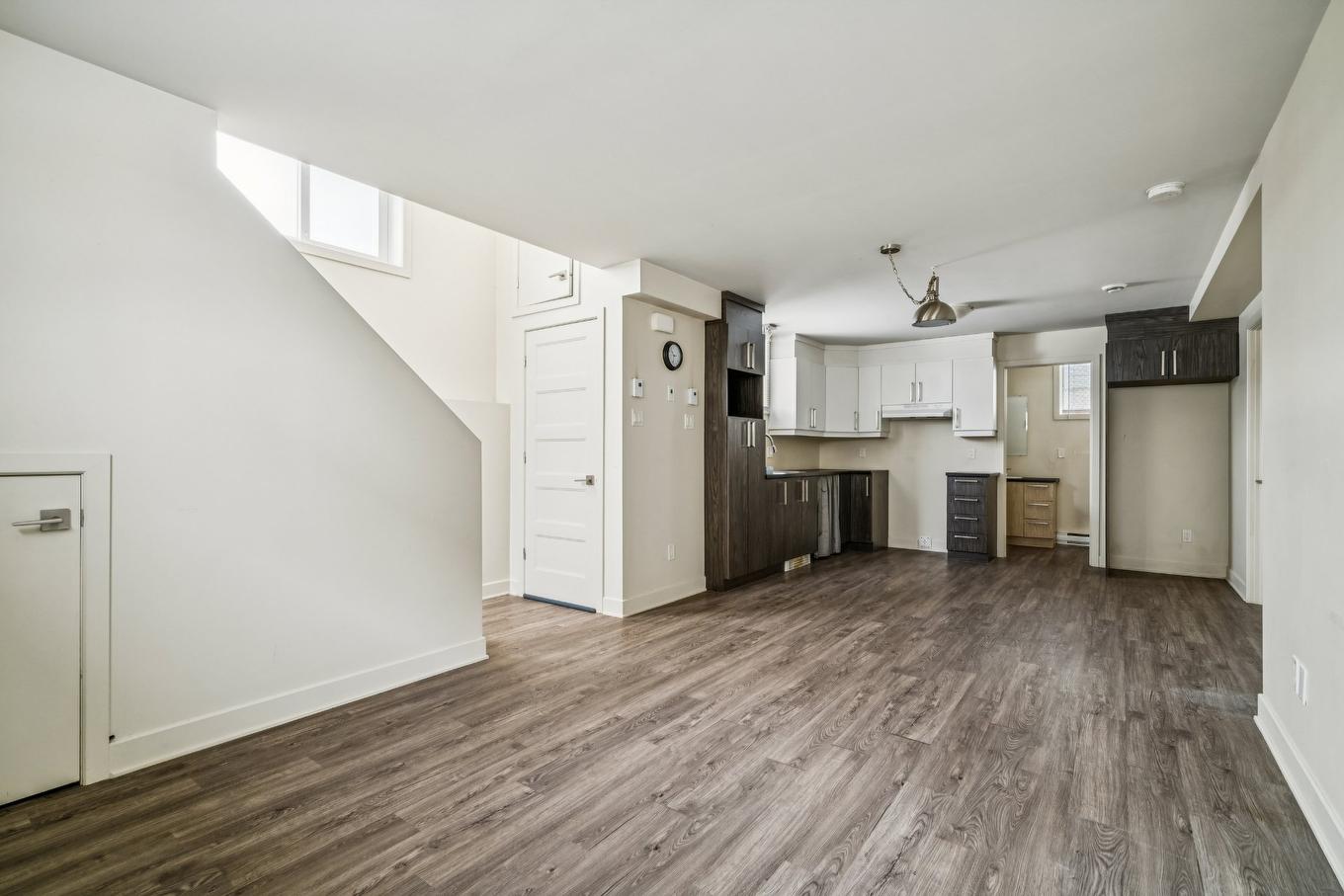 Living room - 16 - 16A Rue Lavigne, Brownsburg-Chatham, QC - Indoor Photo Showing Other Room