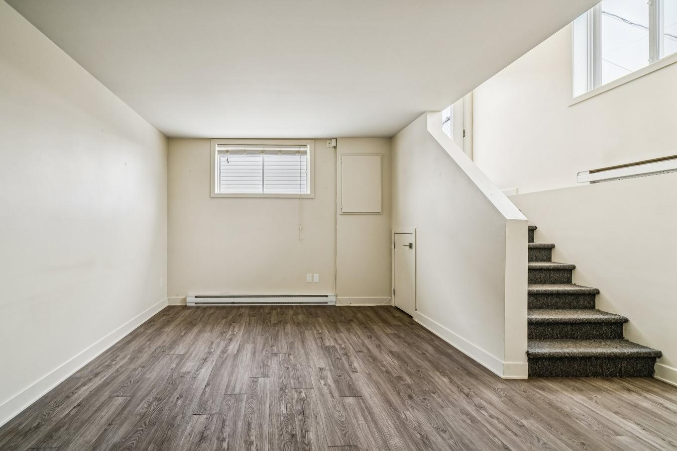 Living room - 16 - 16A Rue Lavigne, Brownsburg-Chatham, QC - Indoor Photo Showing Other Room