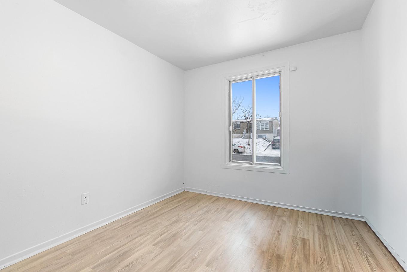 Primary bedroom - 8005 Rue Philippe-De Carion, Montréal (Rivière-Des-Prairies/Pointe-Aux-Trembles), QC - Indoor Photo Showing Other Room