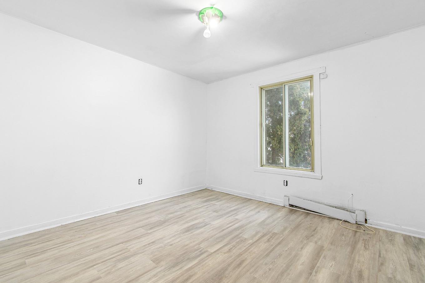 Bedroom - 8005 Rue Philippe-De Carion, Montréal (Rivière-Des-Prairies/Pointe-Aux-Trembles), QC - Indoor Photo Showing Other Room