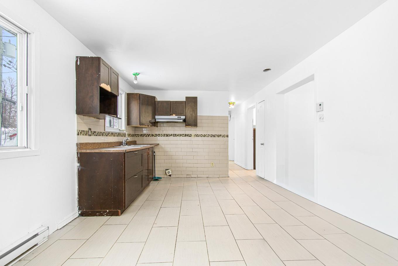 Kitchen - 8005 Rue Philippe-De Carion, Montréal (Rivière-Des-Prairies/Pointe-Aux-Trembles), QC - Indoor