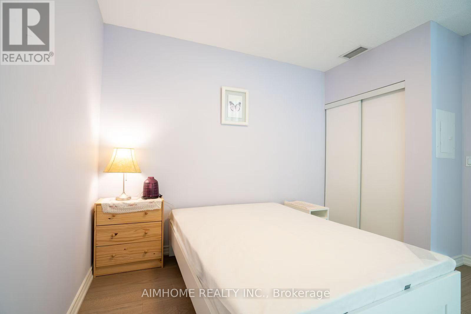 3202 - 2240 Lake Shore Boulevard, Toronto, ON - Indoor Photo Showing Bedroom