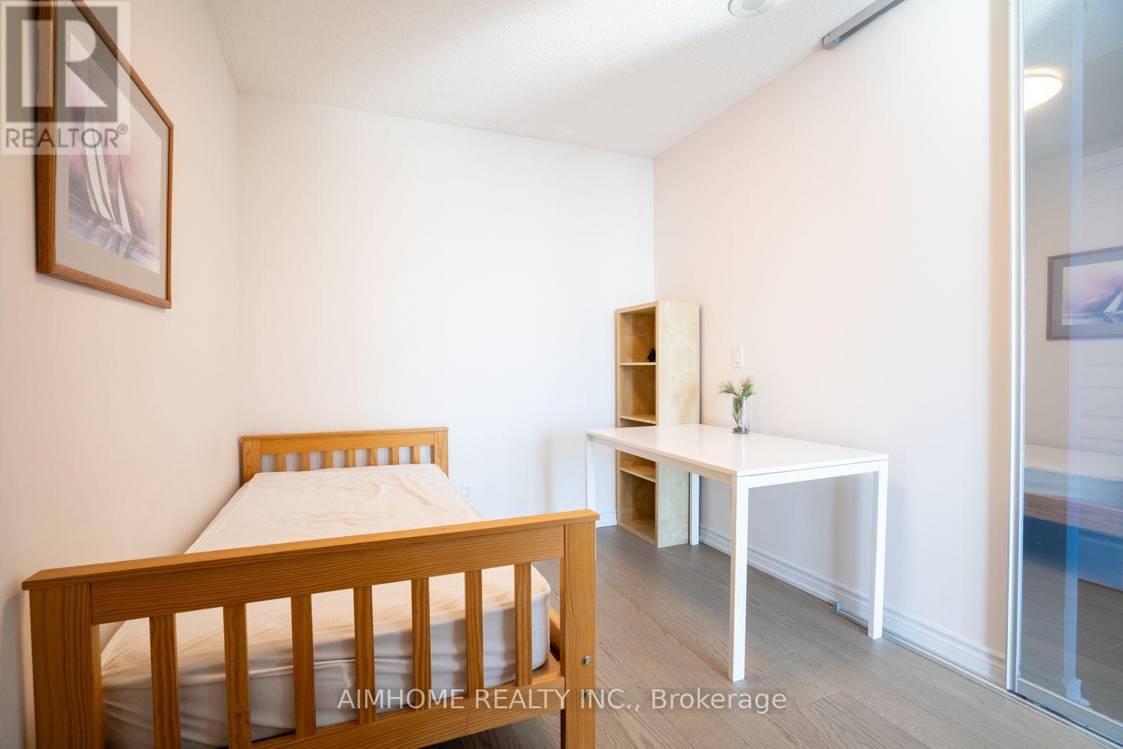 3202 - 2240 Lake Shore Boulevard, Toronto, ON - Indoor Photo Showing Bedroom