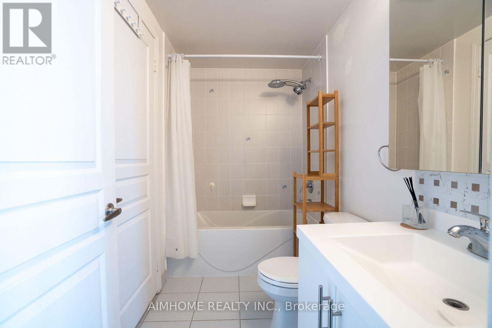 3202 - 2240 Lake Shore Boulevard, Toronto, ON - Indoor Photo Showing Bathroom