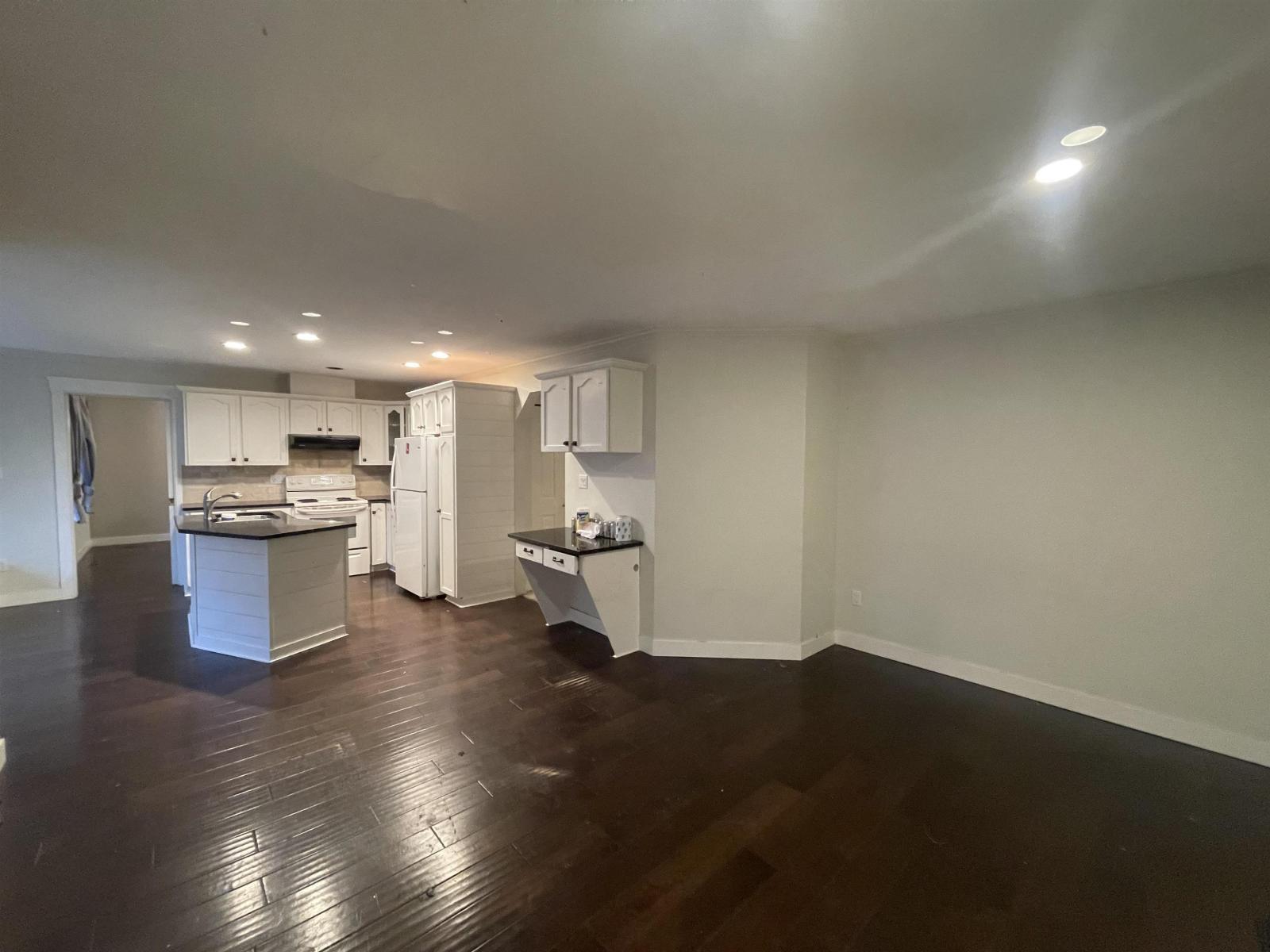 873X 215B Street, Langley, BC - Indoor Photo Showing Kitchen