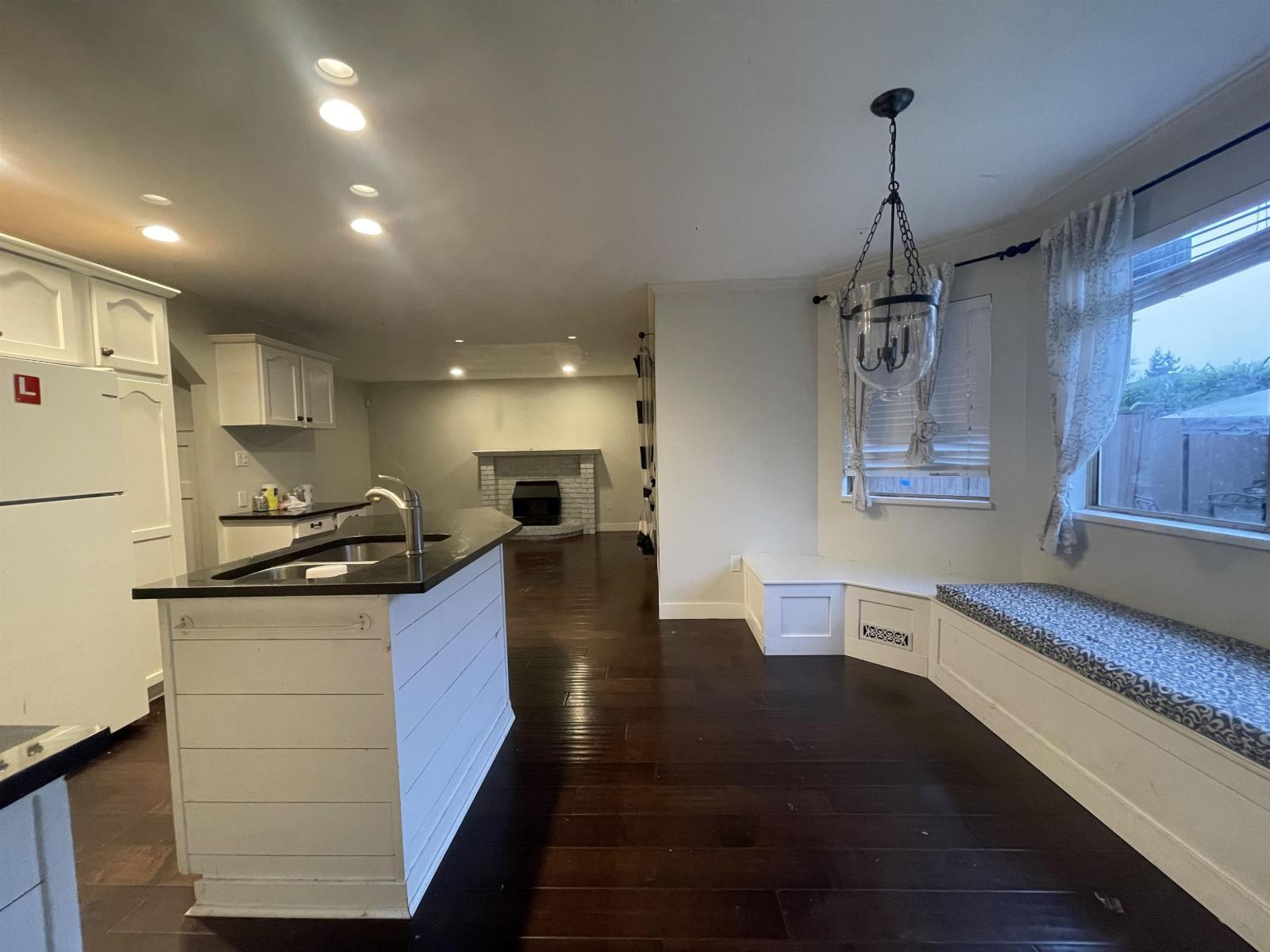 873X 215B Street, Langley, BC - Indoor Photo Showing Kitchen With Double Sink