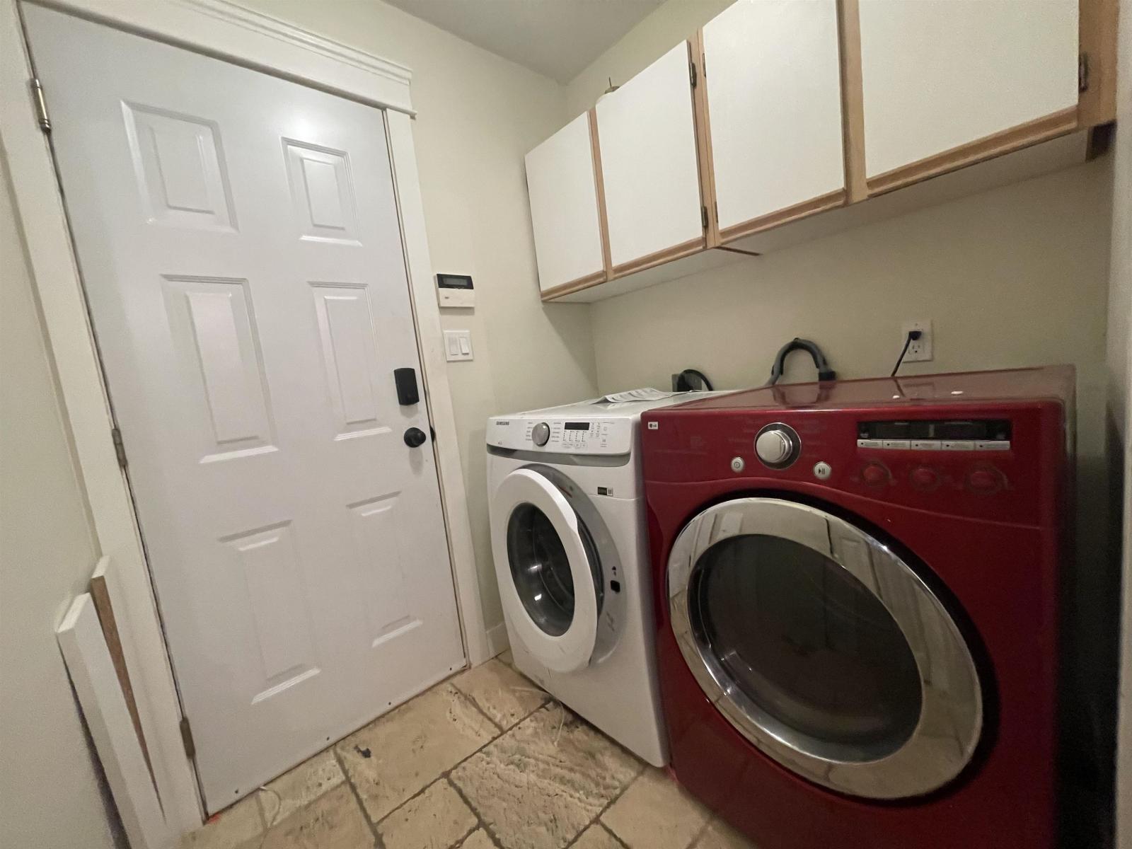 873X 215B Street, Langley, BC - Indoor Photo Showing Laundry Room