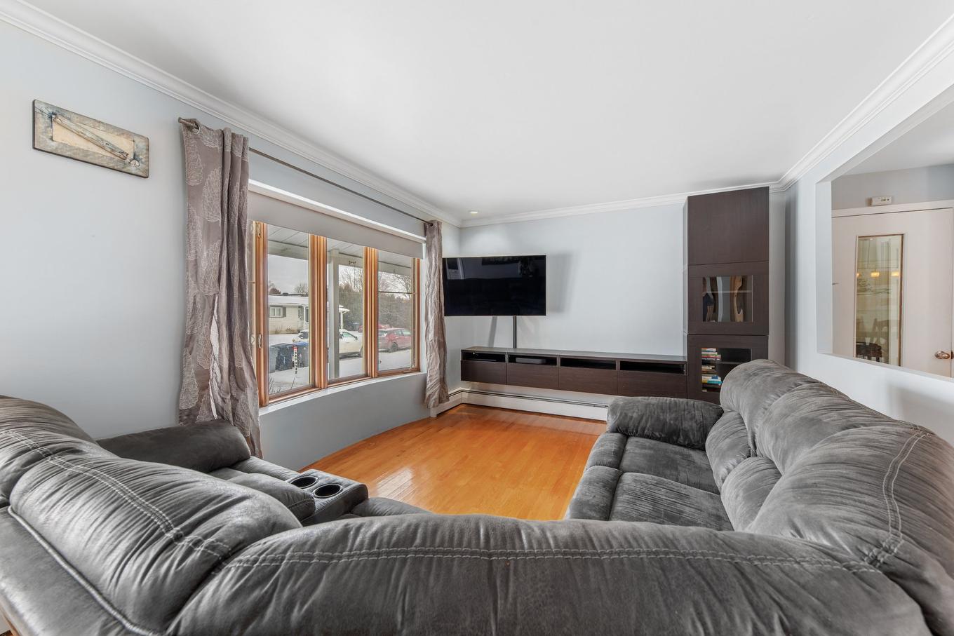 Salon - 862 Rue Du Domaine, Saint-Jean-Sur-Richelieu, QC - Indoor Photo Showing Living Room