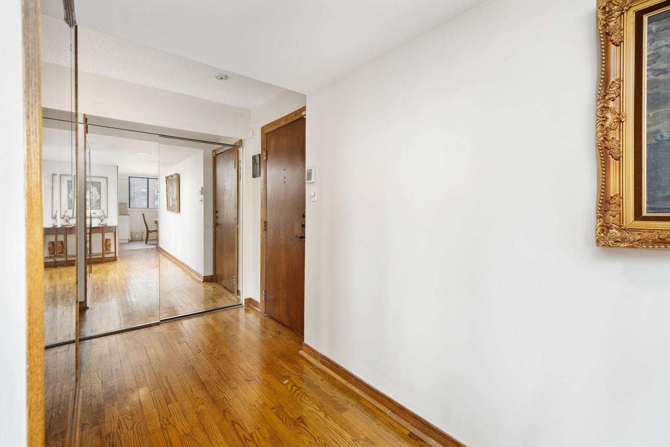 Hall - 703-5900 Av. Armstrong, Côte-Saint-Luc, QC - Indoor Photo Showing Other Room