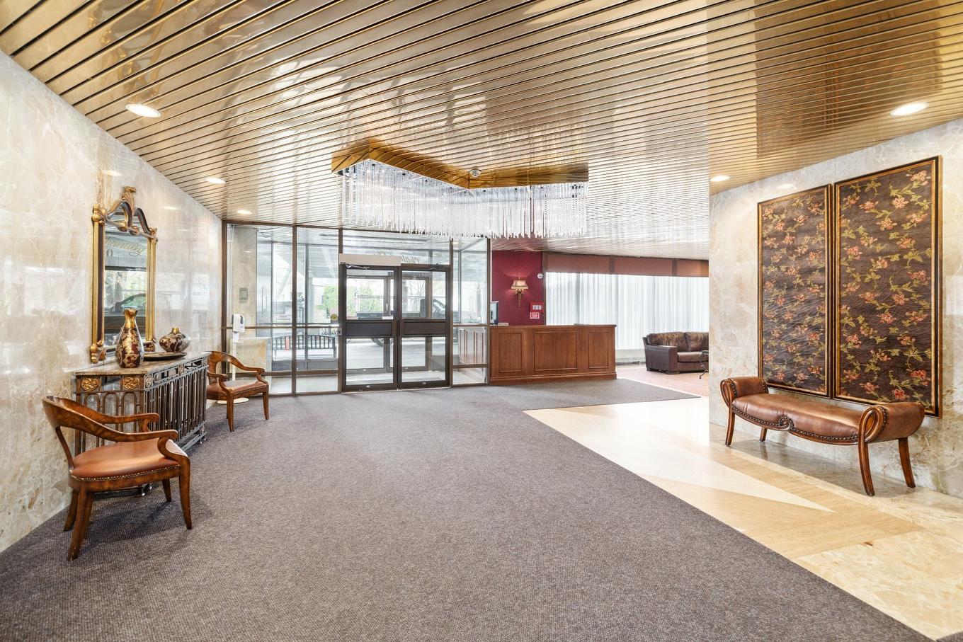 Hall - 703-5900 Av. Armstrong, Côte-Saint-Luc, QC - Photo Showing Other Room