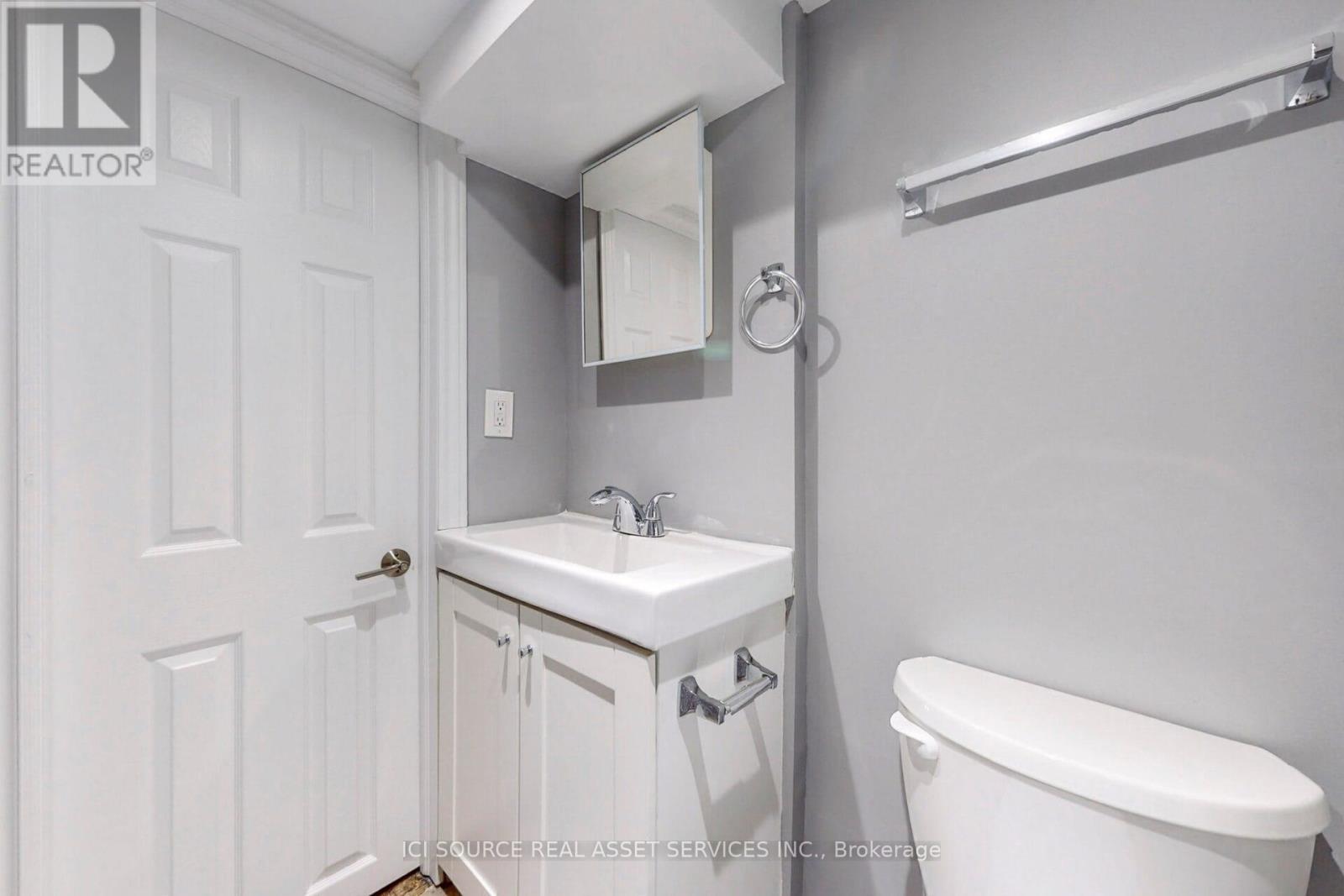 Lower - 8 Davies Crescent, Toronto, ON - Indoor Photo Showing Bathroom