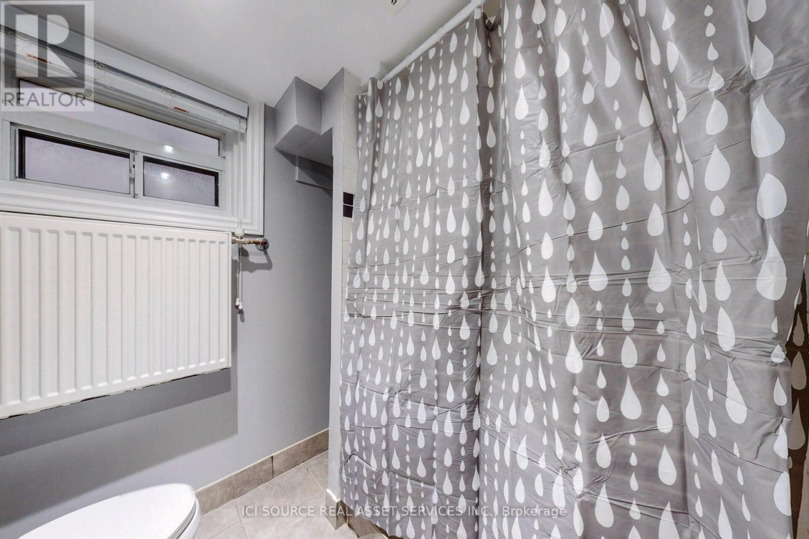 Lower - 8 Davies Crescent, Toronto, ON - Indoor Photo Showing Other Room