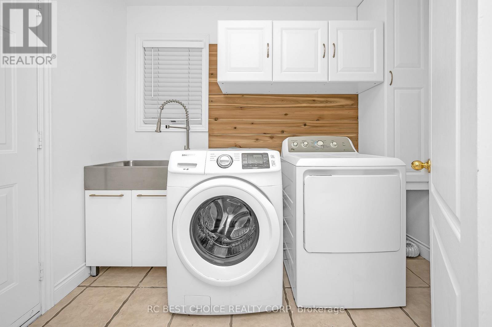 50 Pelham Drive, Hamilton, ON - Indoor Photo Showing Laundry Room