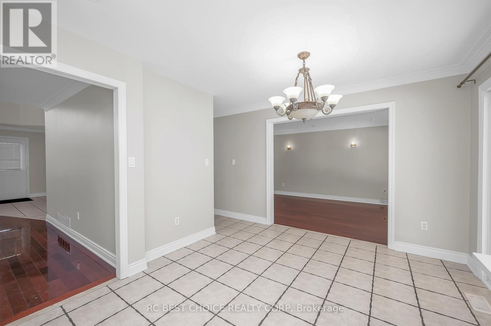 50 Pelham Drive, Hamilton, ON - Indoor Photo Showing Other Room