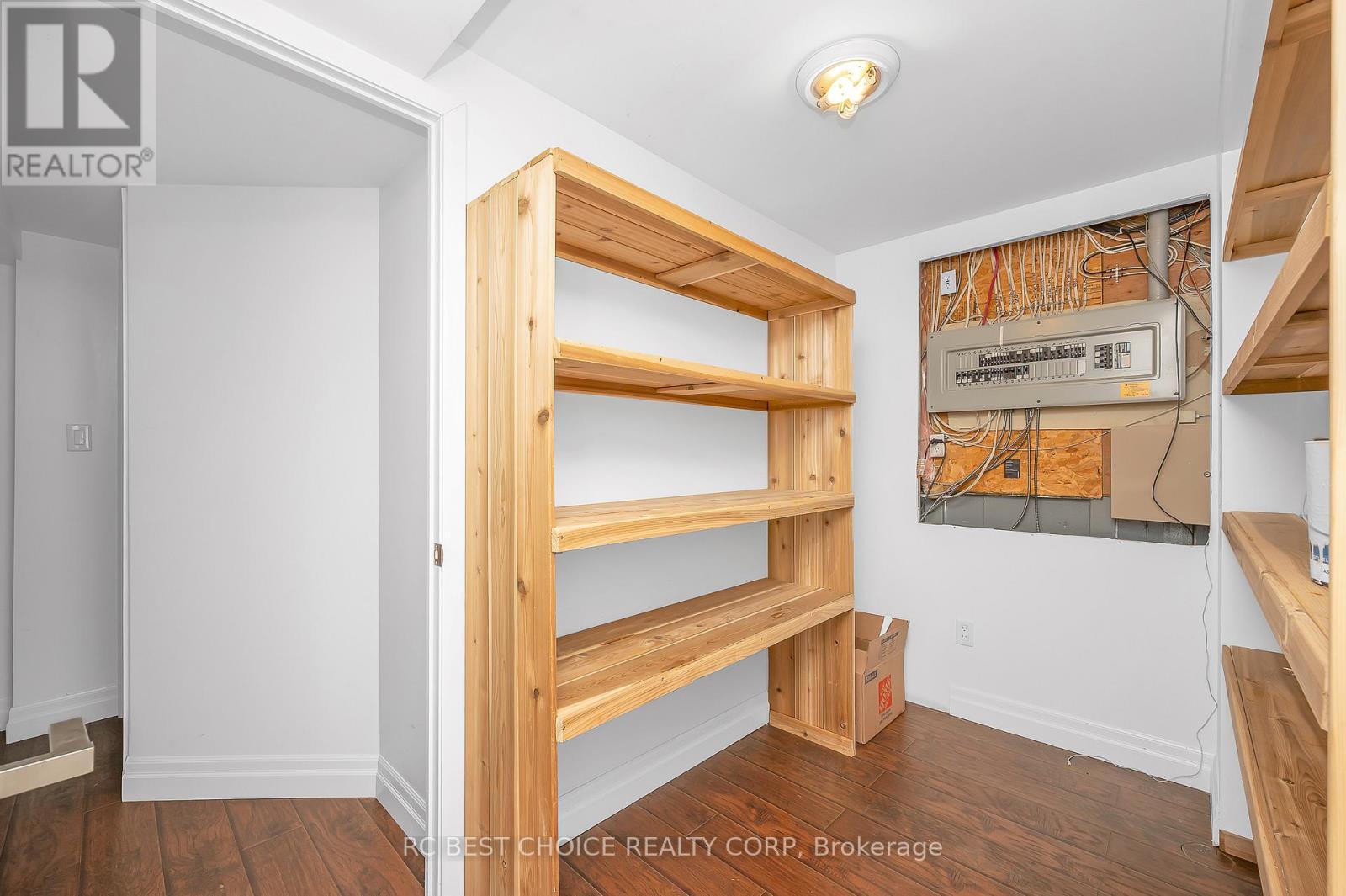 50 Pelham Drive, Hamilton, ON - Indoor Photo Showing Other Room