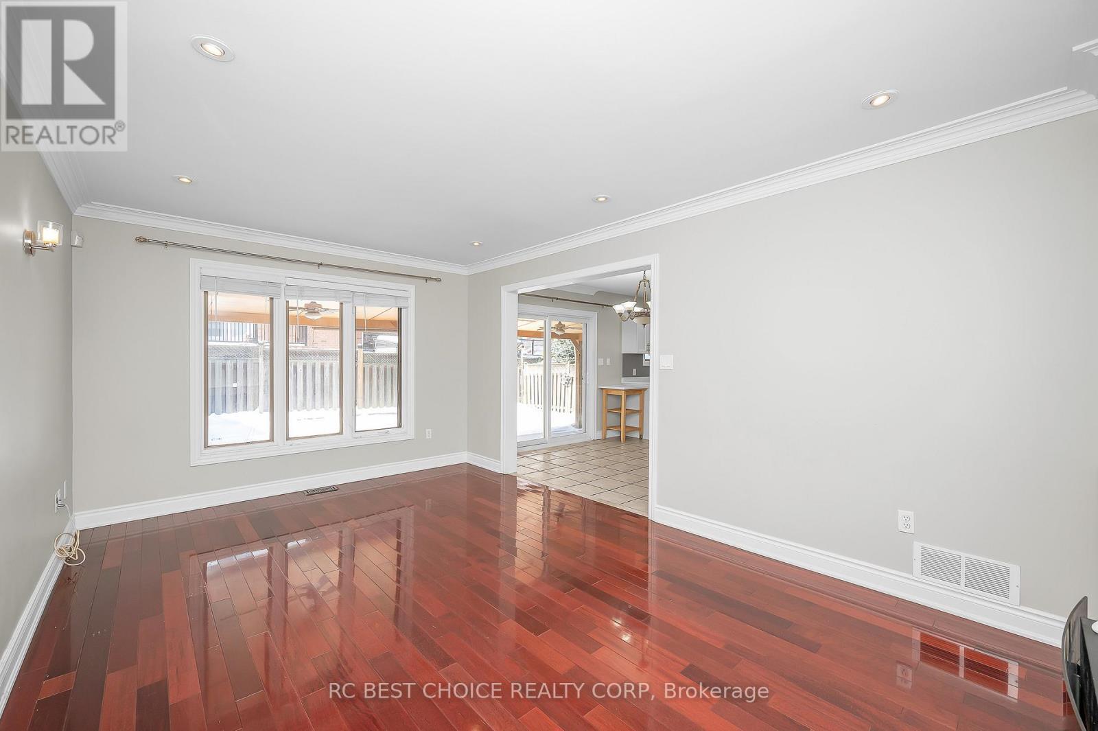 50 Pelham Drive, Hamilton, ON - Indoor Photo Showing Other Room