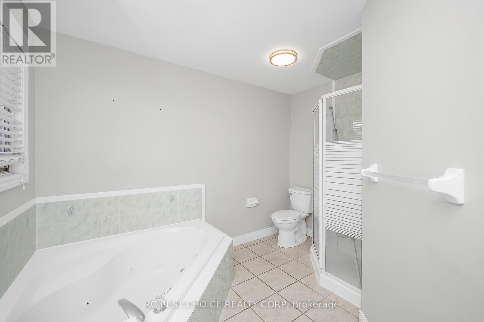 50 Pelham Drive, Hamilton, ON - Indoor Photo Showing Bathroom