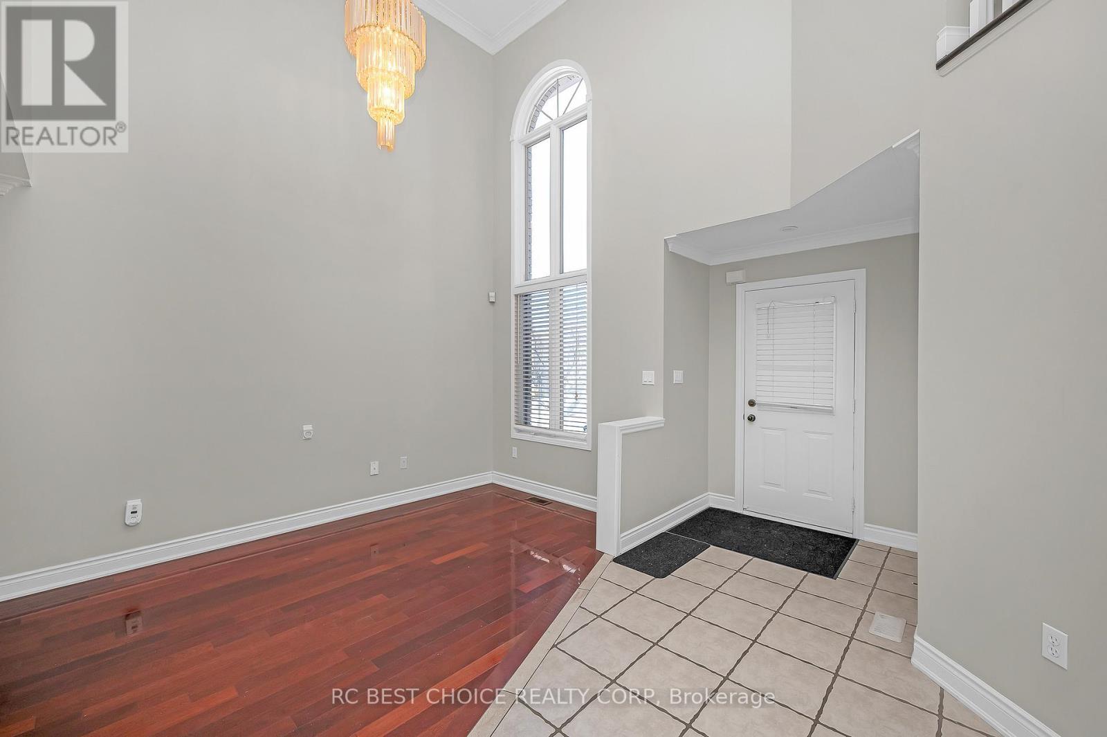 50 Pelham Drive, Hamilton, ON - Indoor Photo Showing Other Room
