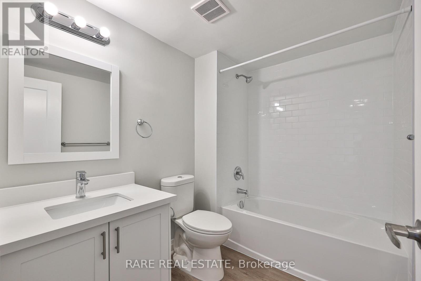 208 - 55 Woolley Street, Cambridge, ON - Indoor Photo Showing Bathroom