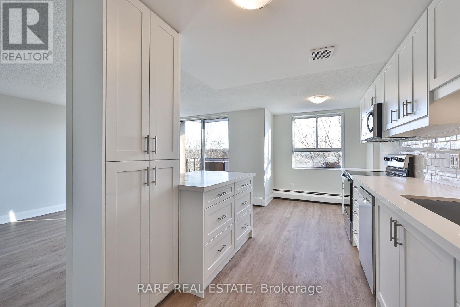 208 - 55 Woolley Street, Cambridge, ON - Indoor Photo Showing Kitchen