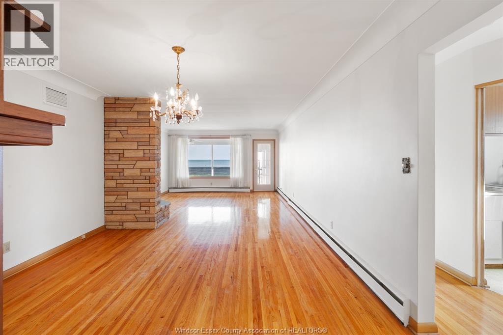 13918 Riverside Drive East, Tecumseh, ON - Indoor Photo Showing Other Room