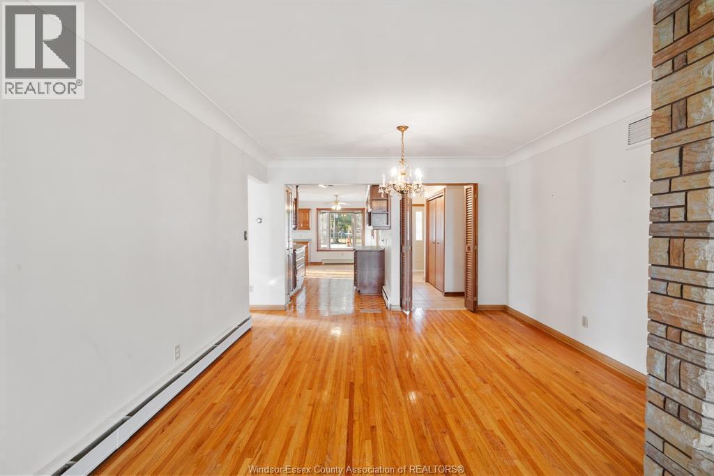 13918 Riverside Drive East, Tecumseh, ON - Indoor Photo Showing Other Room