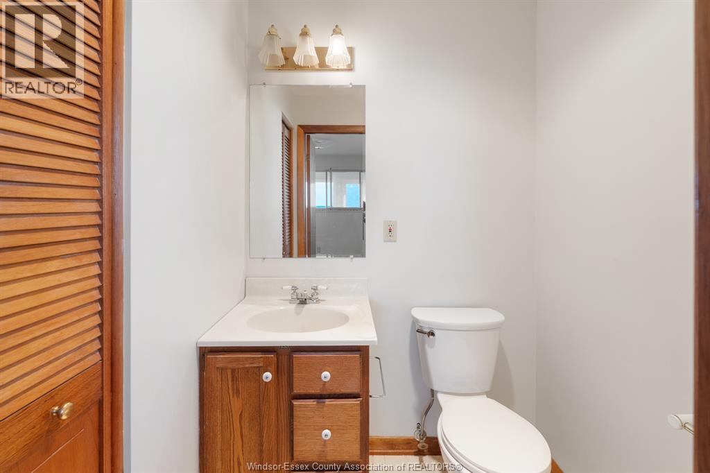 13918 Riverside Drive East, Tecumseh, ON - Indoor Photo Showing Bathroom