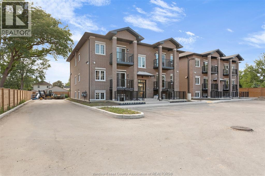233 Watson Unit# 306, Windsor, ON - Outdoor With Facade