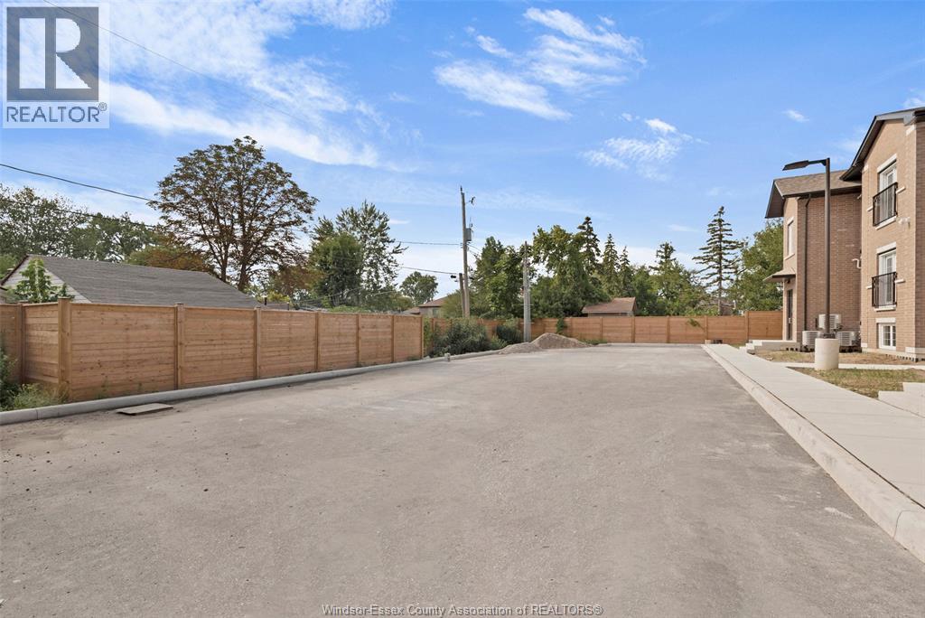 233 Watson Unit# 306, Windsor, ON - Outdoor