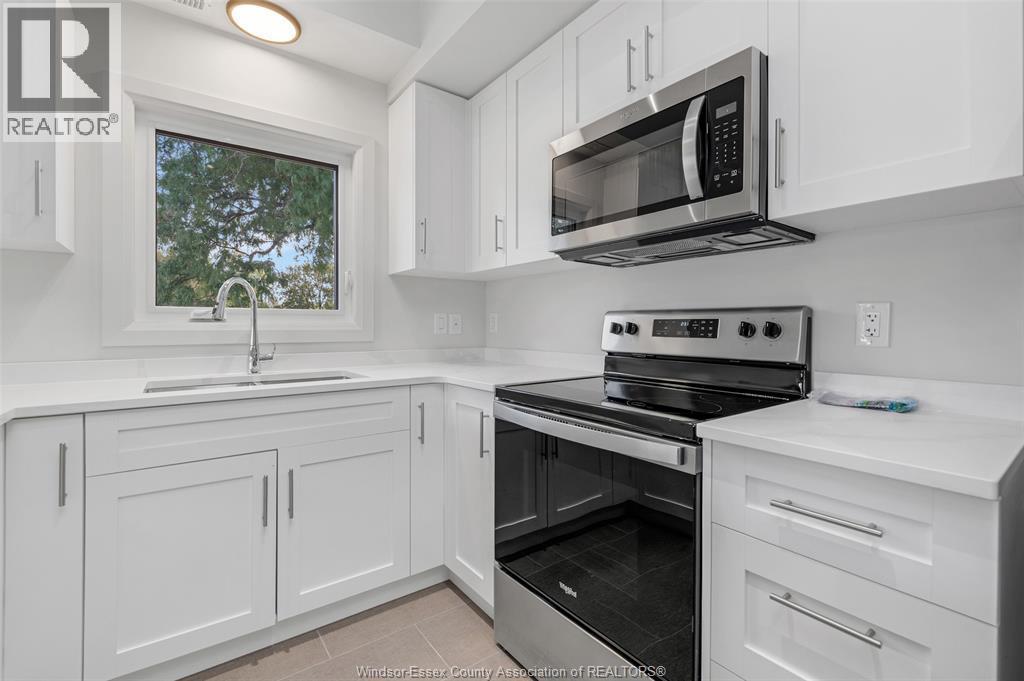 233 Watson Unit# 306, Windsor, ON - Indoor Photo Showing Kitchen