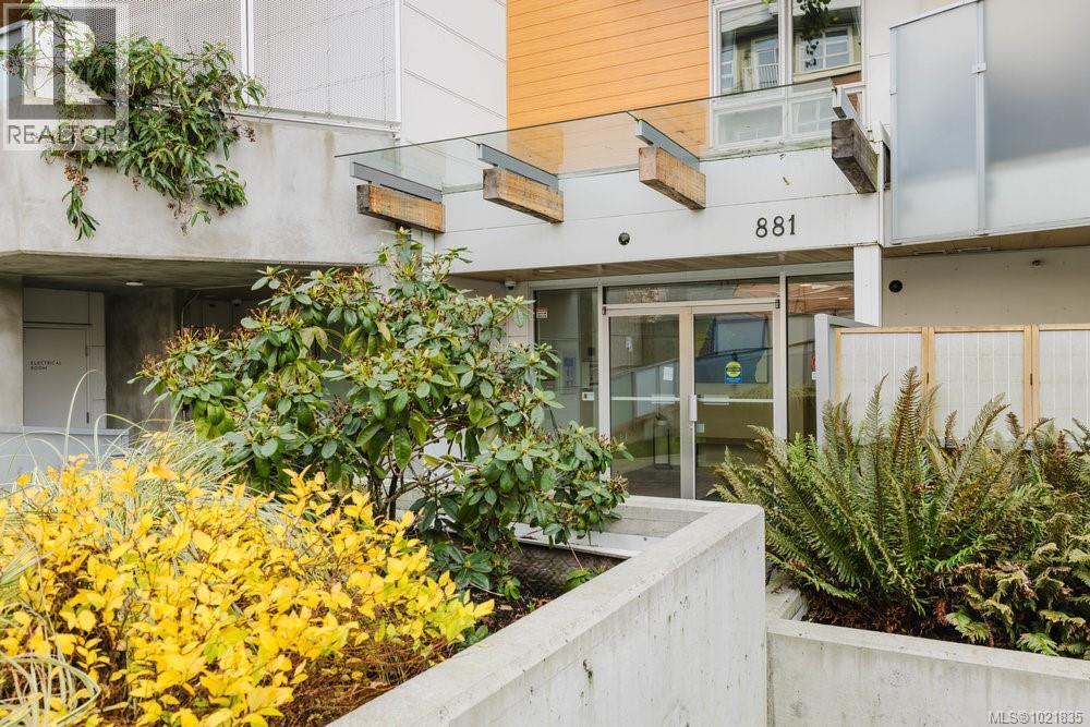 Front Secured Entrance - 210 881 Short St, Saanich, BC - Outdoor