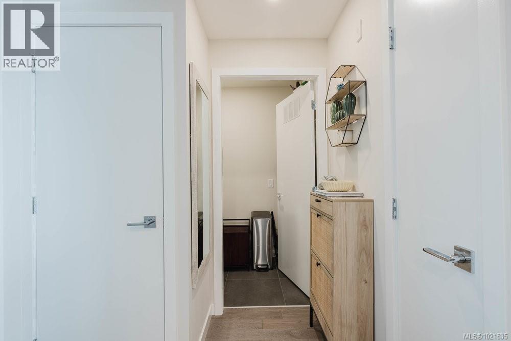 Hall featuring dark wood finished floors - 210 881 Short St, Saanich, BC - Indoor Photo Showing Other Room