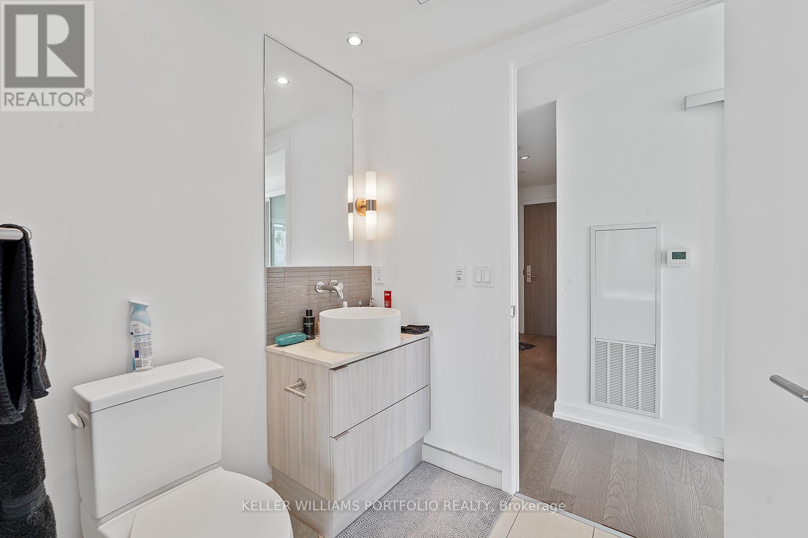 1512 - 161 Roehampton Avenue, Toronto, ON - Indoor