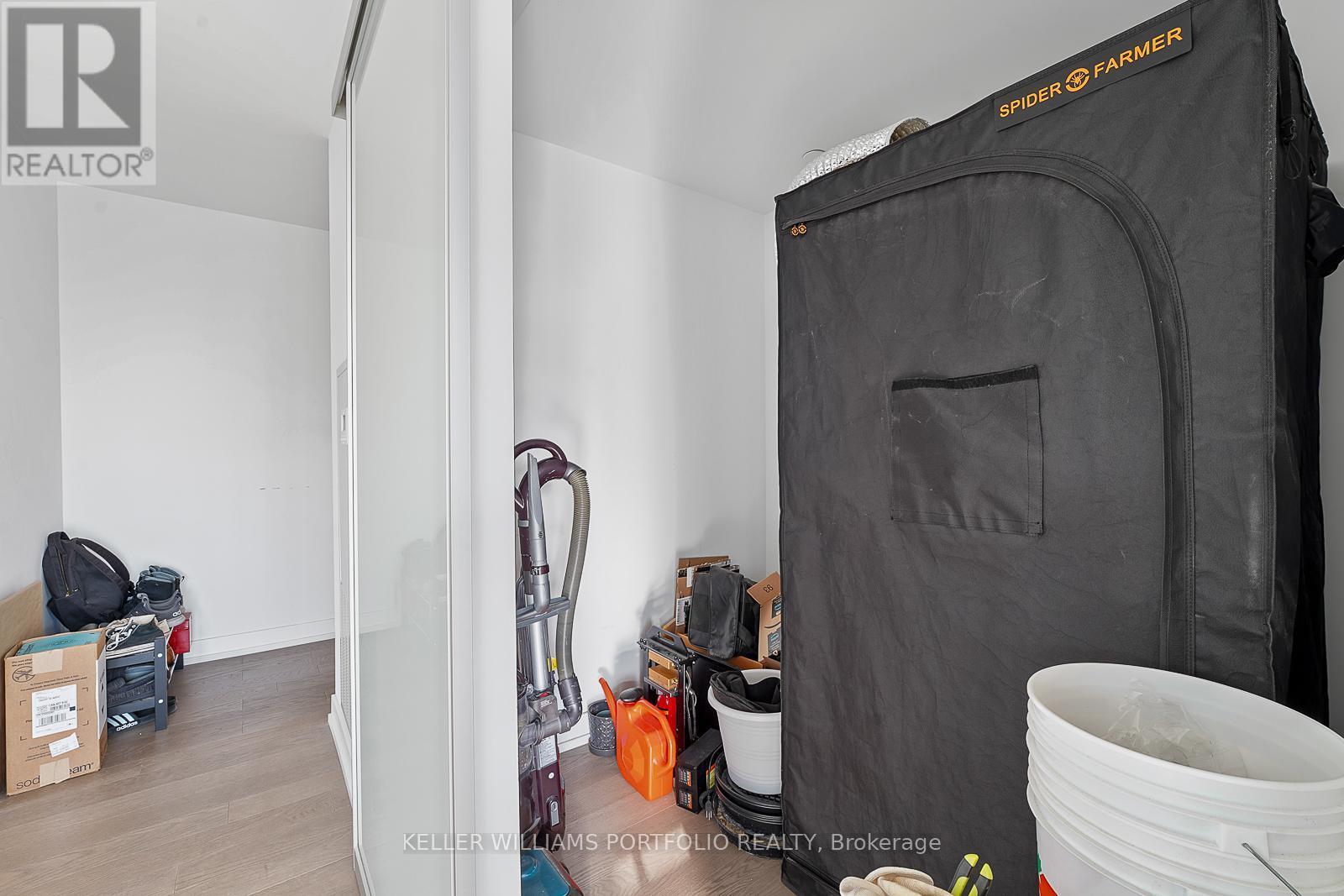 1512 - 161 Roehampton Avenue, Toronto, ON - Indoor Photo Showing Bathroom