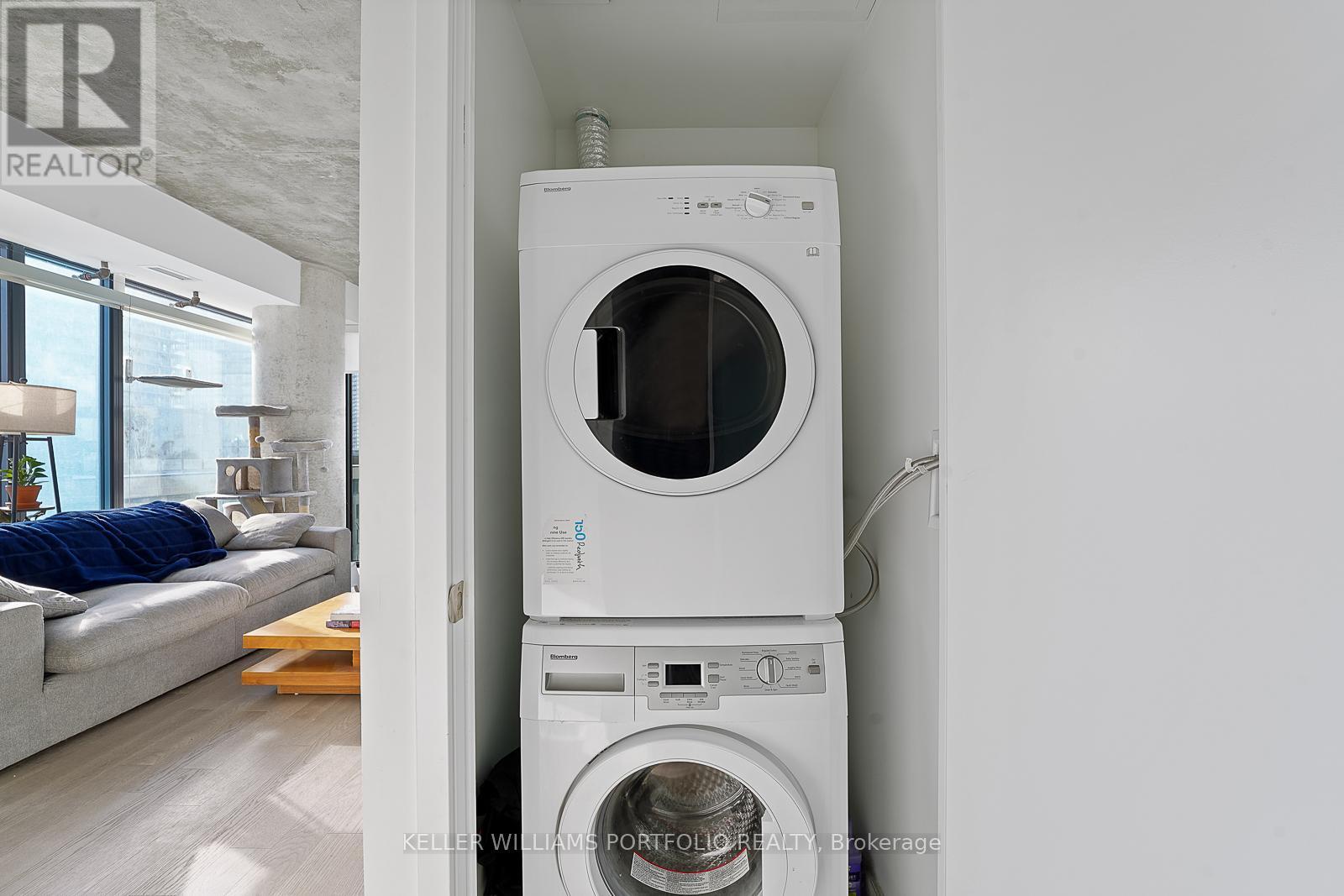 1512 - 161 Roehampton Avenue, Toronto, ON - Indoor Photo Showing Laundry Room