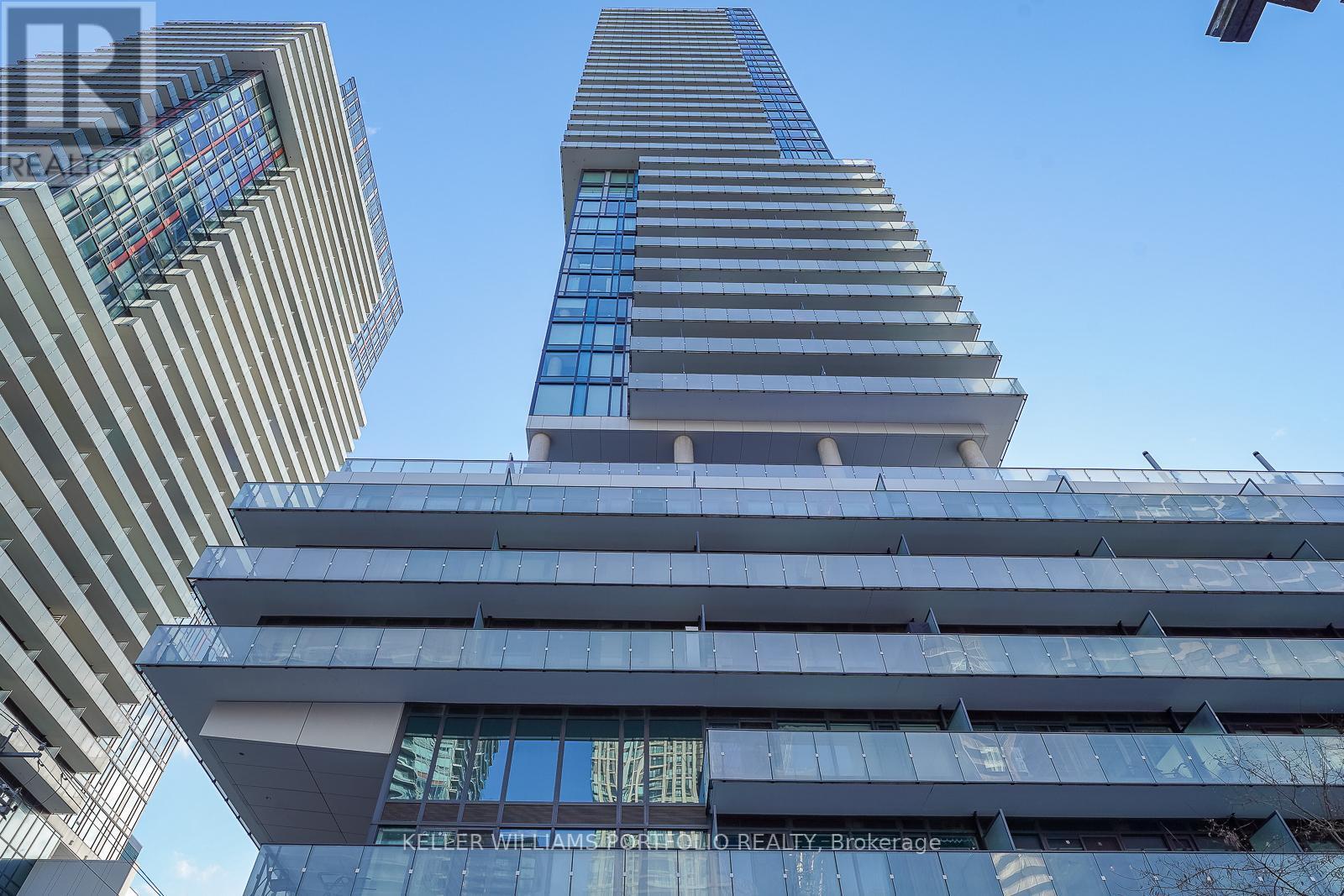 1512 - 161 Roehampton Avenue, Toronto, ON - Outdoor With Balcony With Facade