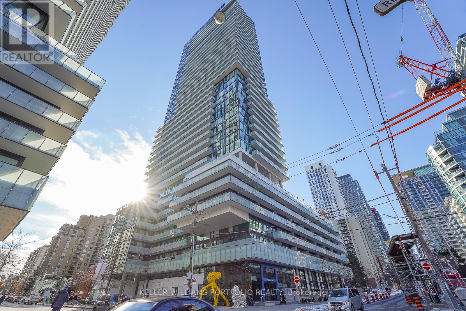 1512 - 161 Roehampton Avenue, Toronto, ON - Outdoor With Balcony With Facade
