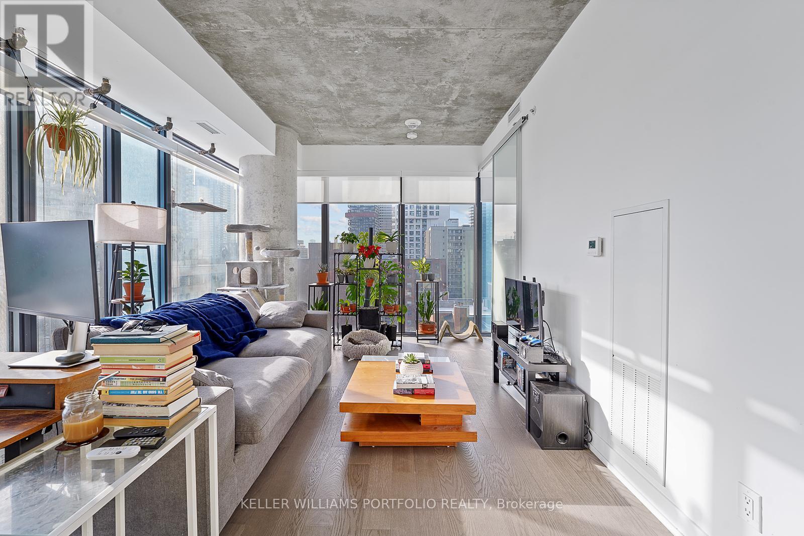 1512 - 161 Roehampton Avenue, Toronto, ON - Indoor