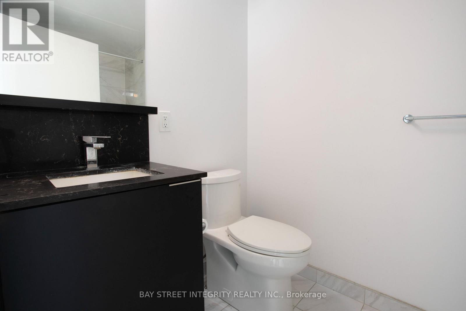 3206 - 85 Wood Street, Toronto, ON - Indoor Photo Showing Bathroom