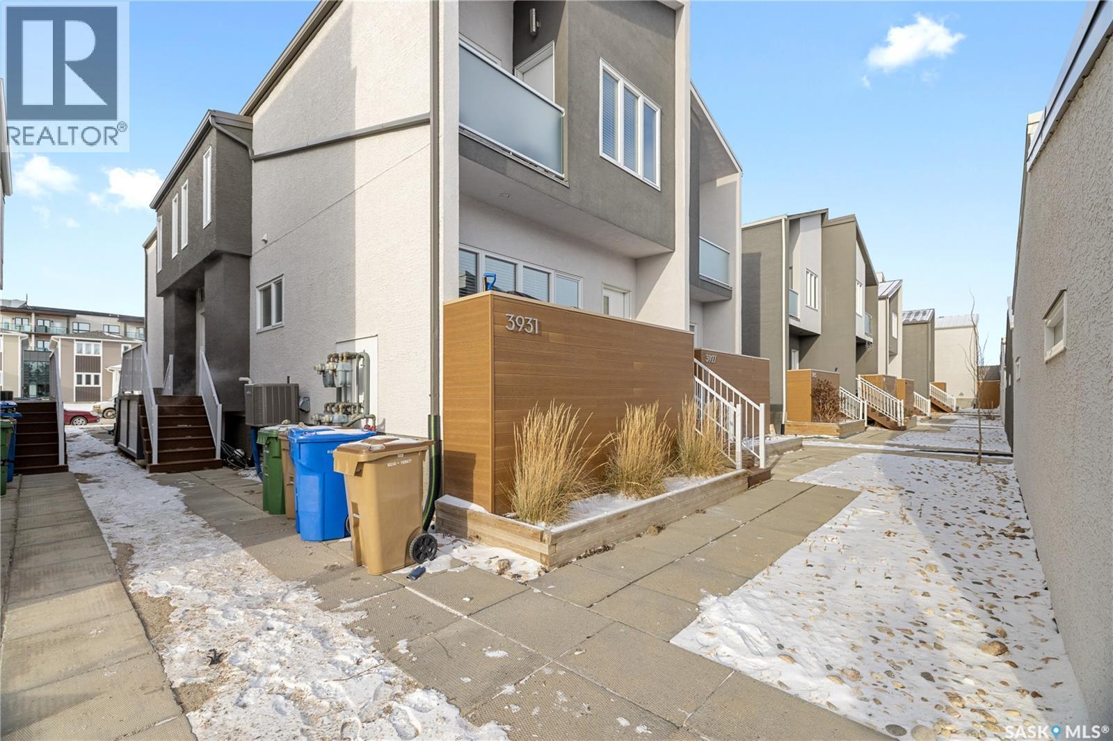 3931 James Hill Road, Regina, SK - Outdoor With Balcony