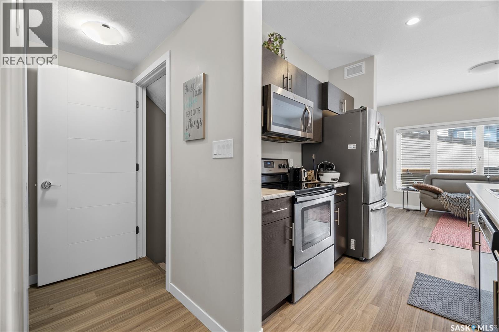 3931 James Hill Road, Regina, SK - Indoor Photo Showing Kitchen