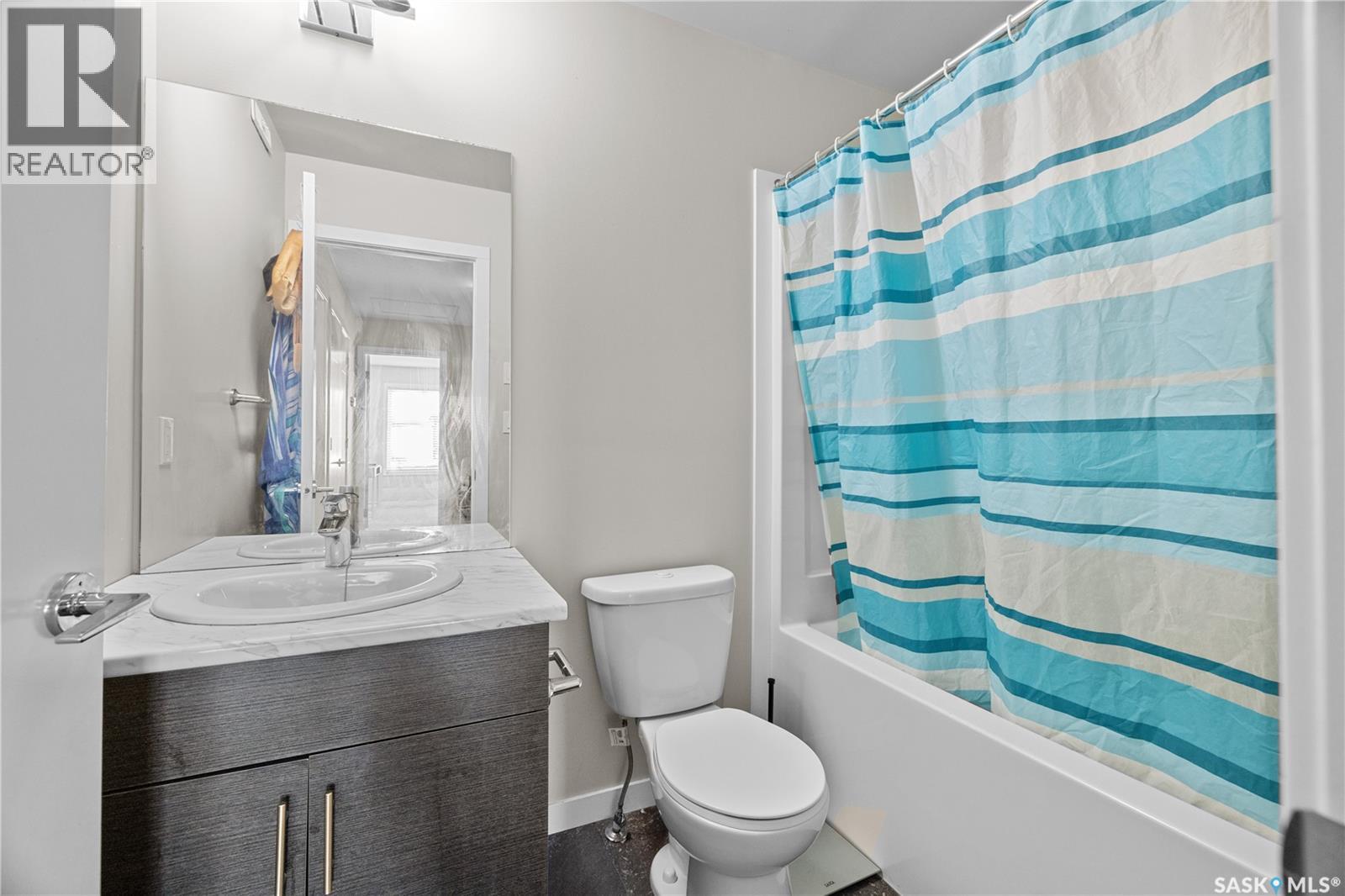 3931 James Hill Road, Regina, SK - Indoor Photo Showing Bathroom