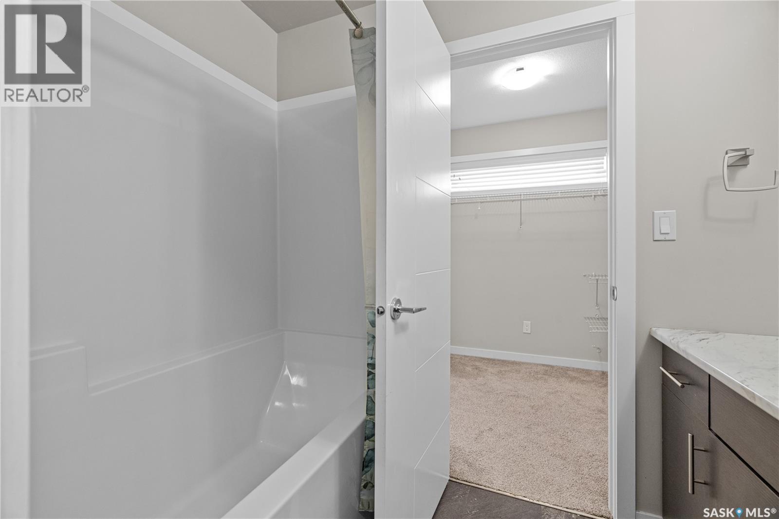 3931 James Hill Road, Regina, SK - Indoor Photo Showing Bathroom