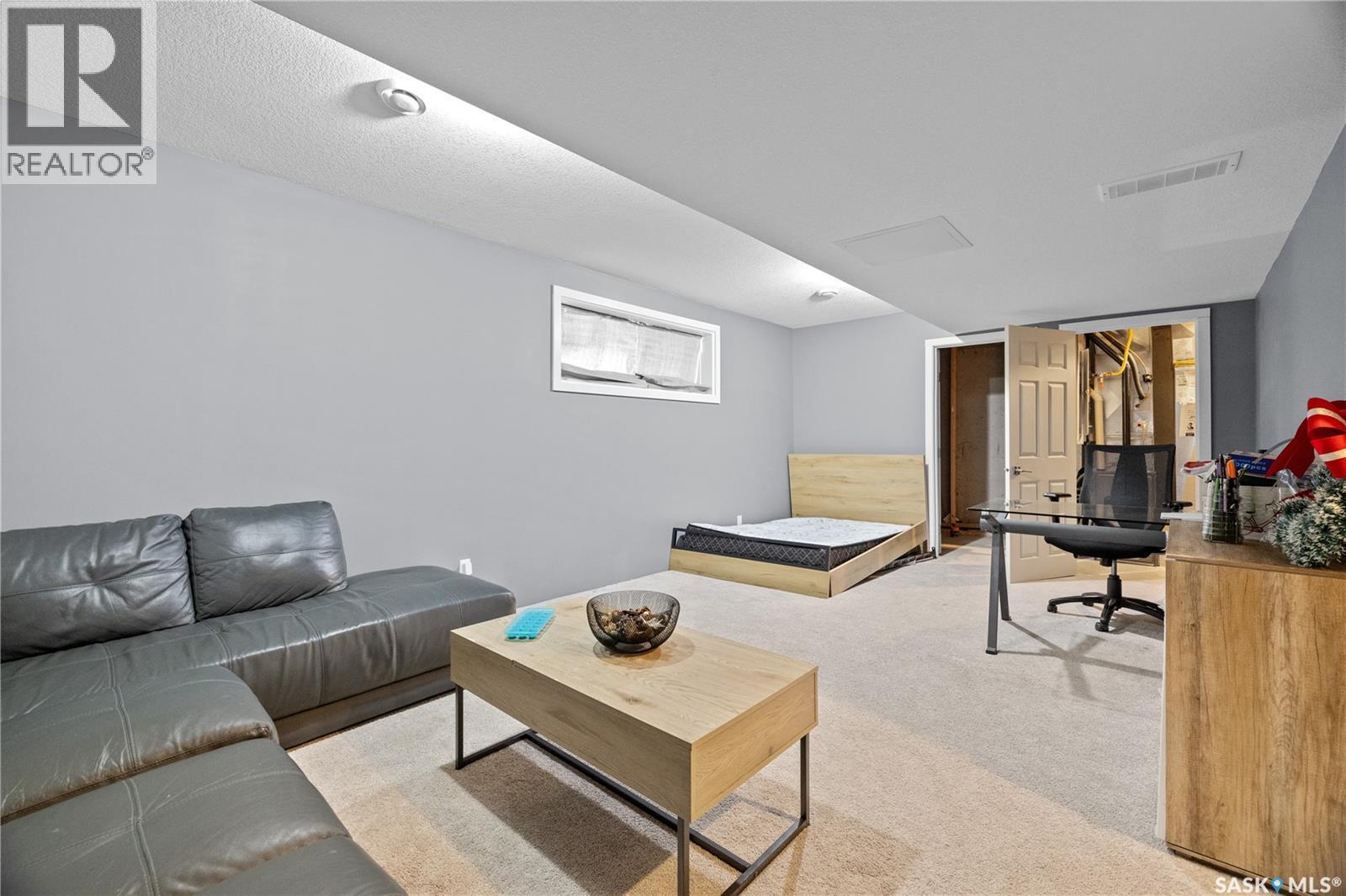 3931 James Hill Road, Regina, SK - Indoor