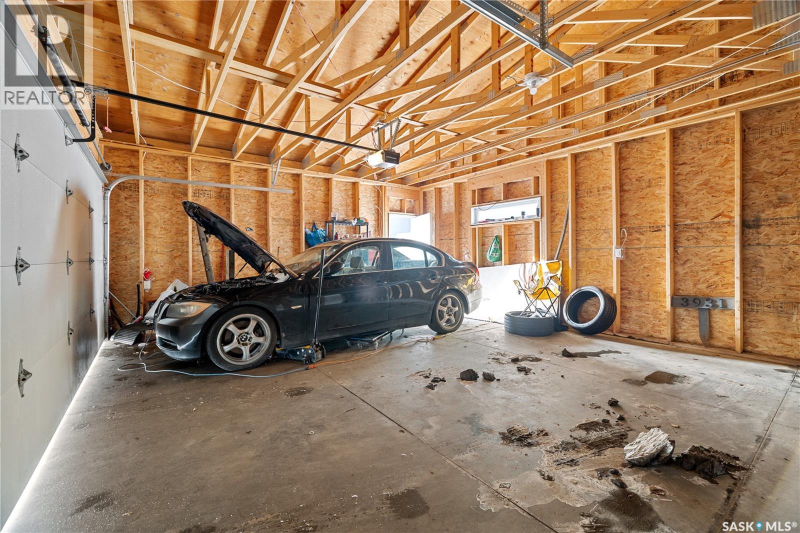 3931 James Hill Road, Regina, SK - Indoor Photo Showing Garage